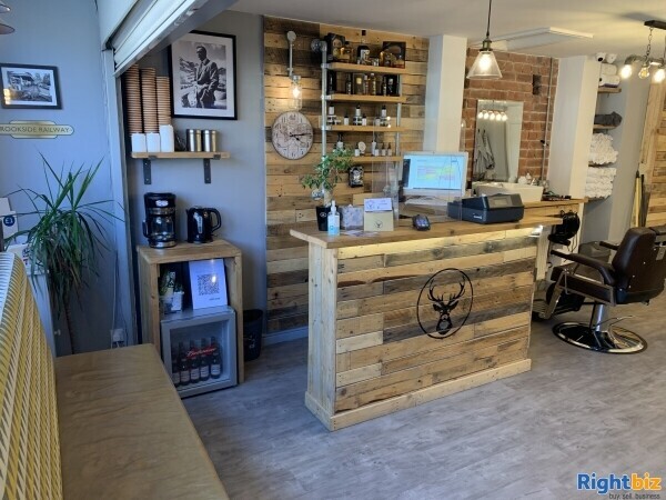 Renovated, staffed, Successful barber shop Photo 6