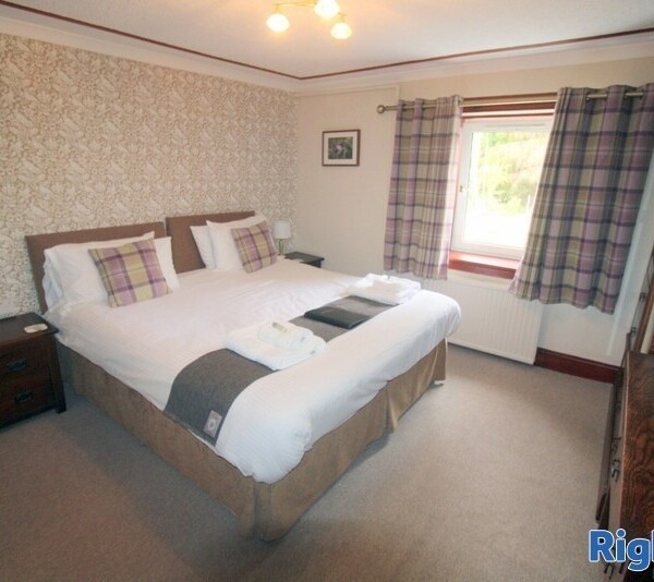 Charming Hotel and Bunkhouse set in the Popular Village of Kinlochewe Photo 6
