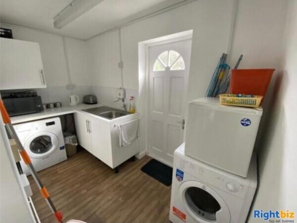 Leasehold Hair Salon for sale in Hampshire Photo 6