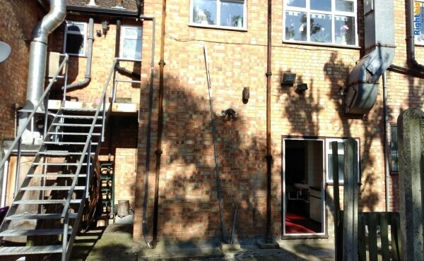 Family Run Chinese takeaway for sale with 4 bedrooms flat for sale in Harefield, London Photo 6