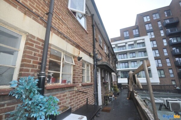 Beautiful restaurant, take away, shisha lounge and 10 Studio Apartment's for sale in Ealing Photo 6