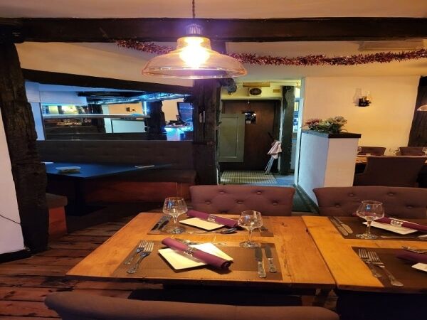 Well established Indian Restaurant with living accommodation for sale Photo 6