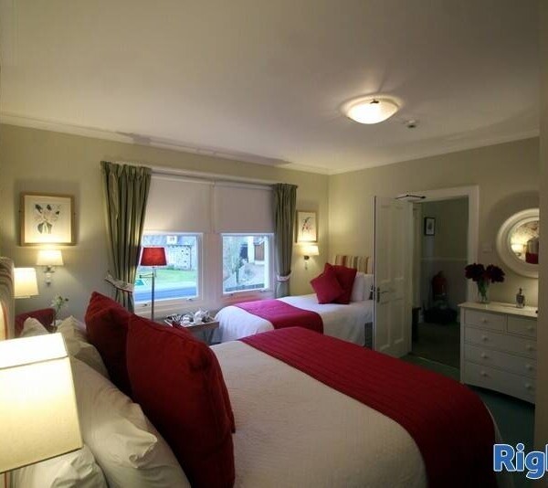 Stunning Bed & Breakfast with Separate Luxury Cottage, set in Spean Bridge Photo 6