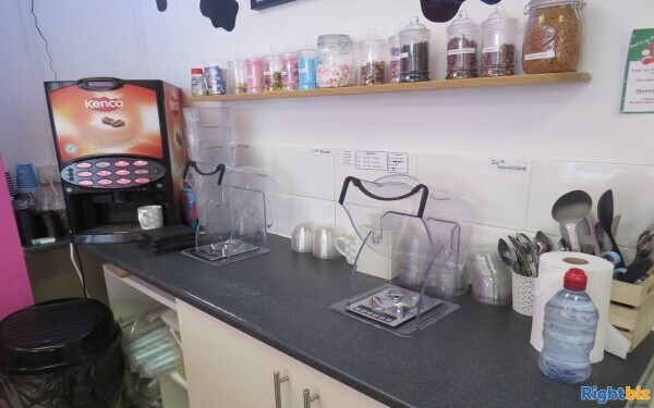 Established Well-known Milkshake & Juice Bar Photo 6