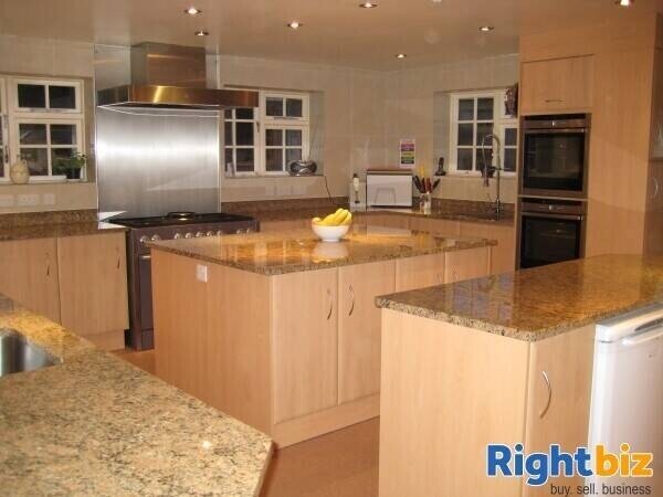 Thatched Guest House + Separate Family Home in the grounds - Sidmouth, Devon Photo 6