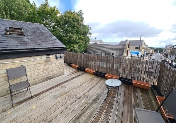 FREEHOLD Detached Bar in a Busy Market Town on the Outskirts of Leeds - Leasehold available Photo 6