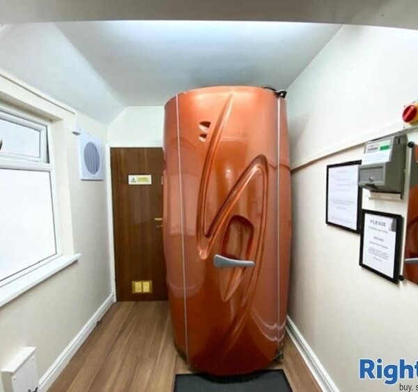 Leasehold Tanning Salon Located In Bloxwich Photo 6