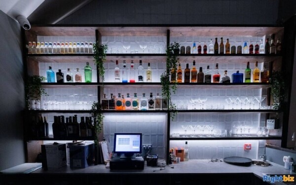 Popular Modern Italian Restaurant & Bar Business Photo 6