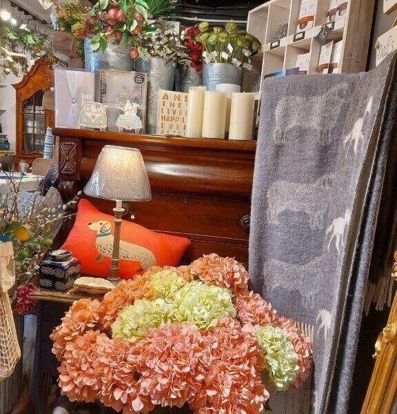 LEASEHOLD HOME INTERIORS/GIFTS/FRAGRANCE BUSINESS Photo 6