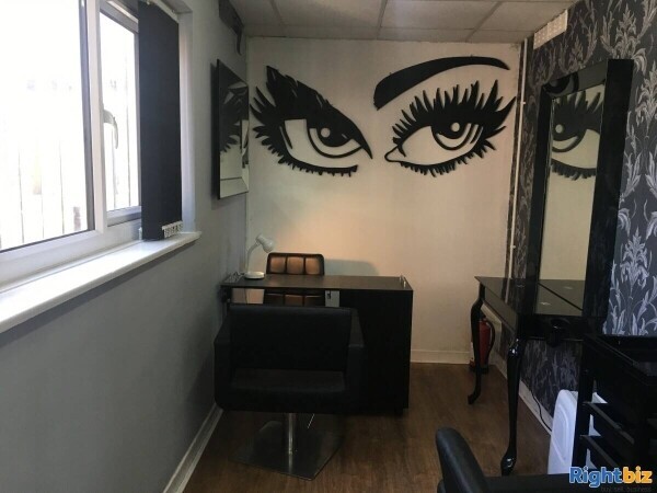 Established barbers/hairdressers for sale Photo 6