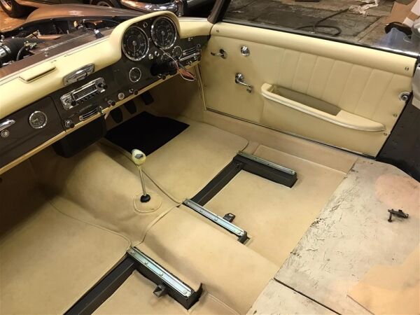 A RECORD-BREAKING CLASSIC CAR RESTORATION FACILITY Photo 6