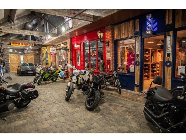 Unique second-hand motorcycle dealership Photo 6