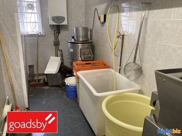 Traditional Fish & Chip Shop - Comprehensively Equipped Photo 6