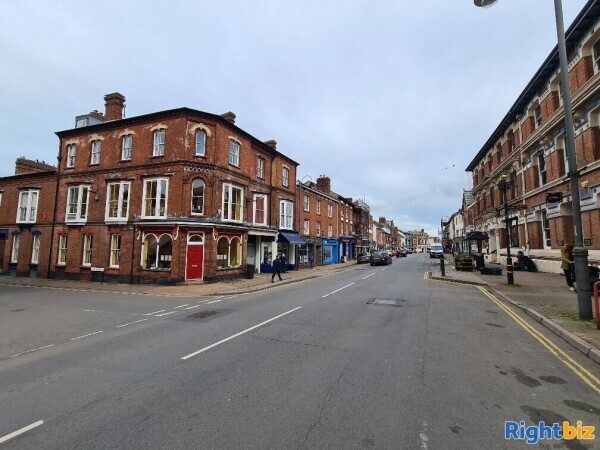 Well Presented Fully Equipped Licensed Thai Restaurant For Lease Photo 6