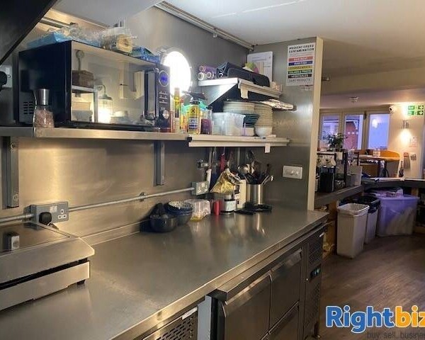 High class cafe in prosperous Thameside village in Berkshire Photo 6
