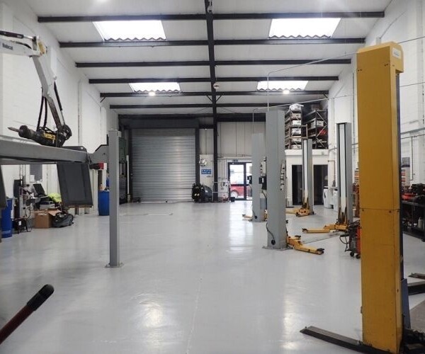Closed MOT Garage - Warrington Photo 6