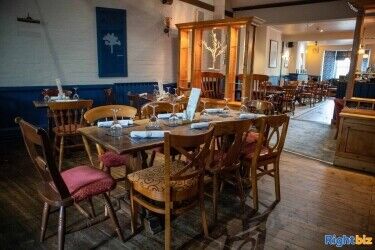 SURREY - SUPERBLY REFURBISHED PUB & RESTAURANT Photo 6