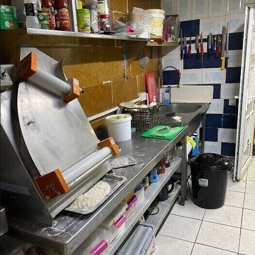 Vibrant and Exciting Takeaway Establishment in Oldham Photo 6
