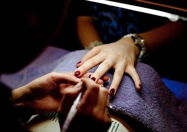 Leasehold Clarins Gold Beauty Salon for sale - Oxted Photo 6