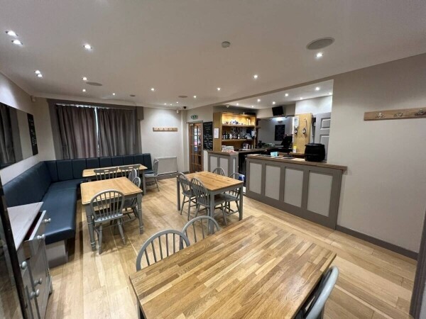 Well-presented lock up Bar with Restaurant/Coffee shop in Dalkeith, Midlothian. (ref 1102) Photo 6