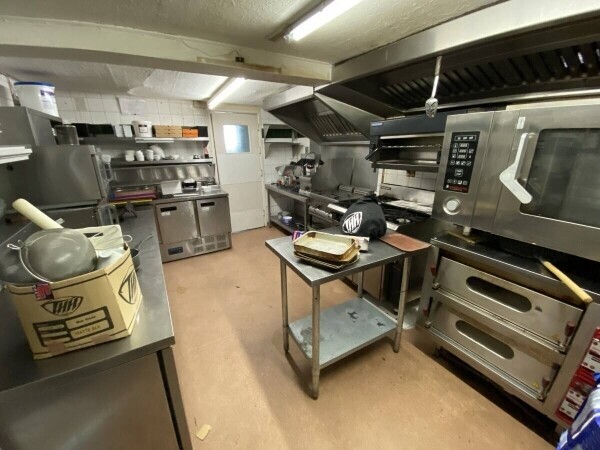 SOMERSET - FREE OF TIE VILLAGE PUB IN 2.37 ACRE PLOT Photo 6