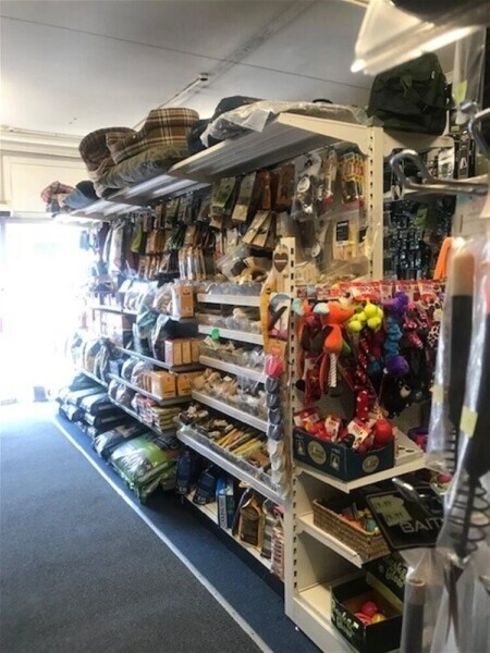 Profitable, Established Pet and Fishing Supplies Retail Unit in Prime Location in Oxfordshire Photo 6