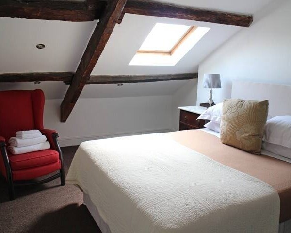CARMARTHENSHIRE - FORMER PUBLIC HOUSE WITH SUPERB 4 BEDROOM HOLIDAY LET Photo 6