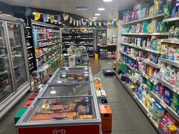 RESIDENTIAL VILLAGE SHOP IN GUILDFORD. HIGH PROFIT MARGIN, POTENTIAL TO INCRREASE! Photo 6