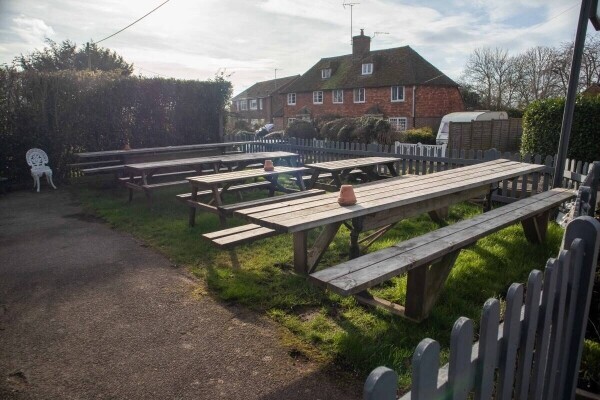 A charming and well presented village pub and restaurant that has bags of potential for a chef patro Photo 6