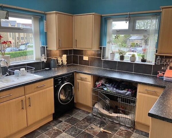 NEW PRICE - IMMACULATE FREEHOLD CONVENIENCE STORE AND COUNTER NEWSAGENTS WITH SUPERB 4 BEDROOMED FAMILY ACCOMMODATION IN POPULAR NORTH YORKSHIRE MARK Photo 6
