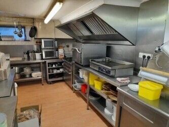 CARMARTHENSHIRE - WELL ESTABLISHED AND PROFITABLE LICENSED FISH & CHIP TAKEAWAY & RESTAURANT Photo 6