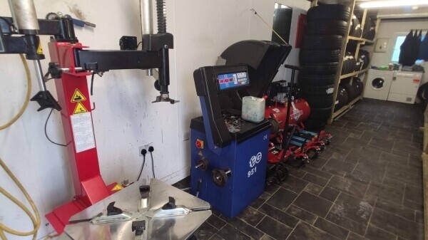 Recognised and Innovational Car Wash and Valeting Business in Wolverhampton Photo 4