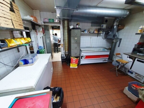FISH & CHIP SHOP WITHIN BUSY RESIDENTIAL PARADE Photo 6
