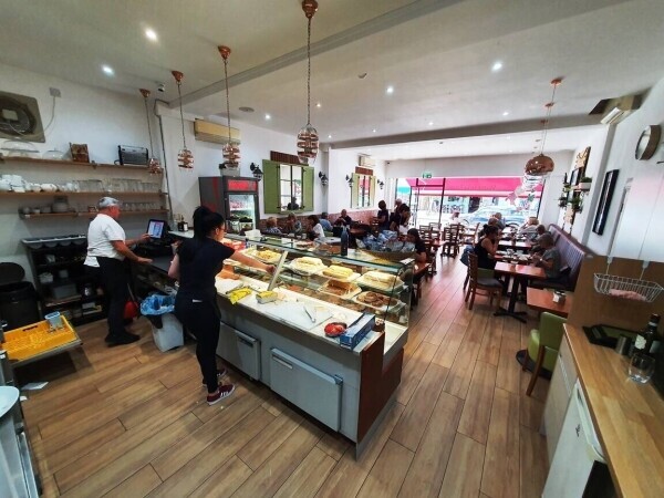 DAY TIME CAFÉ WITH A3 & ALCOHOL LICENCE & REAR GARDEN Photo 6