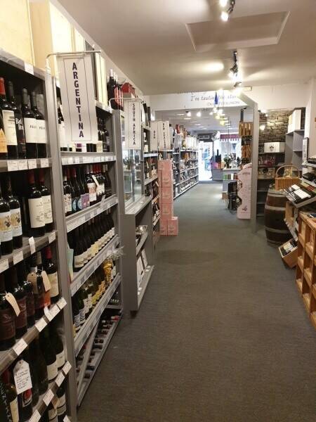 AN AWARD-WINNING WINE MERCHANT Photo 5