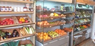 Green Grocer / Coffee shop, high-end retail. Amazing location. Photo 6