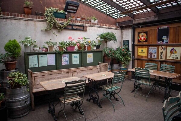 HERTFORDSHIRE - TOWN CENTRE FREE HOUSE & BREWERY Photo 6