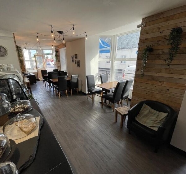 Beautiful Turnkey Cafe in Popular South Devon Seaside Town For Sale in Dawlish Photo 6