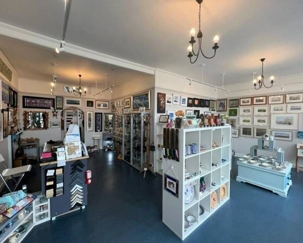 Popular and Very Well Presented Art Gallery and Gift Shop in Melrose, Scottish borders. (ref 1515) Photo 6