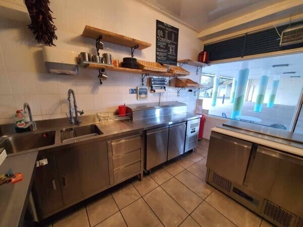 A café/take-away for sale in a great location Photo 6