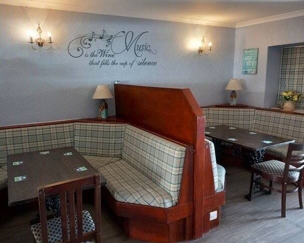 PEMBROKESHIRE (SAUNDERSFOOT) - RENOWNED BAR & RESTAURANT LEADING ON TO BEACH Photo 6