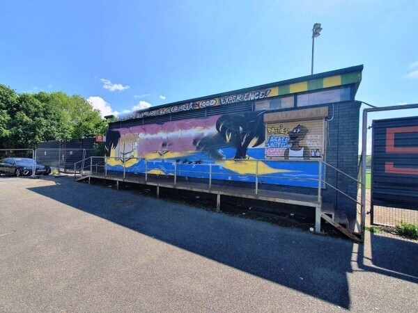TAKEAWAY CAFÉ WITHIN SOUTH LONDON FOOTBALL GROUND Photo 6