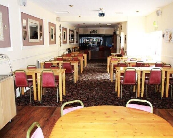 WEST GLAMORGAN - SURBURBAN PUBLIC HOUSE Photo 6