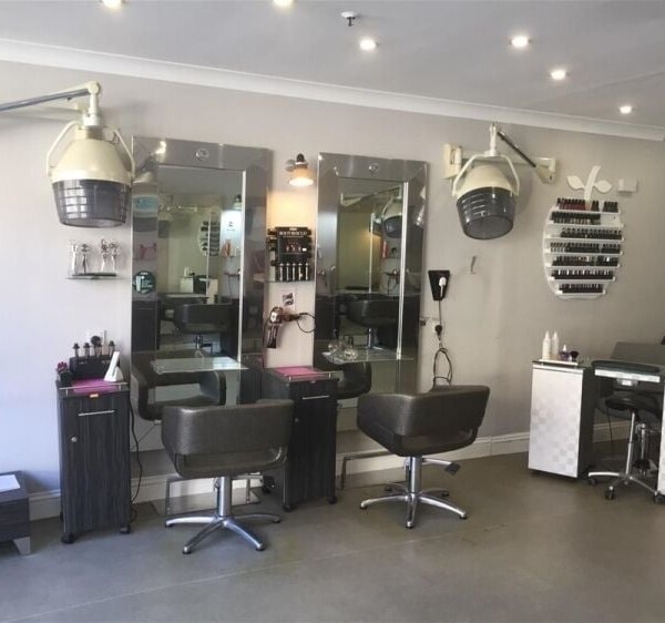 Popular and Busy Hair and Beauty Salon near the Centre of Erith Photo 6