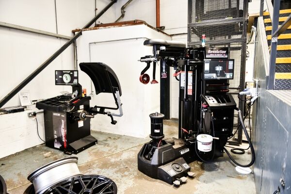 Extremely Successful & Reputable Alloy Wheel Repair Centre for Sale Photo 6
