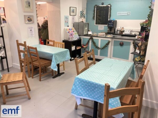 POST OFFICE, STATIONERY, CARDS, CAFÉ AND POTTERY PAINTING STUDIO Photo 6