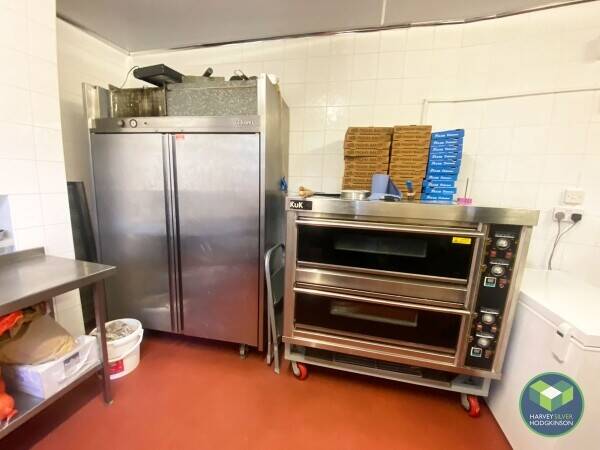 TRADITIONAL FISH & CHIPS: BURNLEY: Photo 6