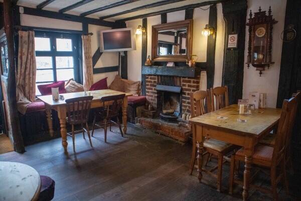 KENT - ICONIC PUB FULL OF CHARACTER Photo 6
