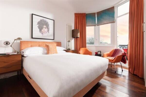 WELL, ESTABLISHED AWARD-WINNING BOUTIQUE BED AND BREAKFAST Photo 6