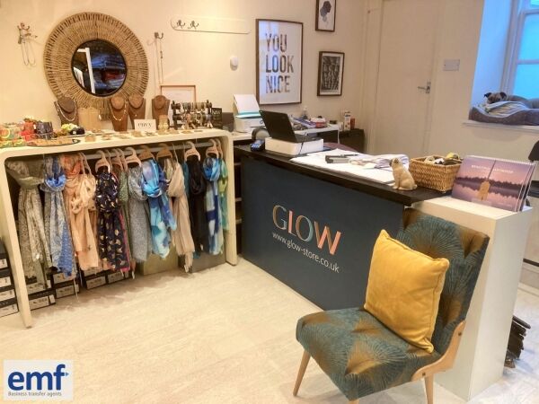 LADIES FASHION BOUTIQUE Photo 6